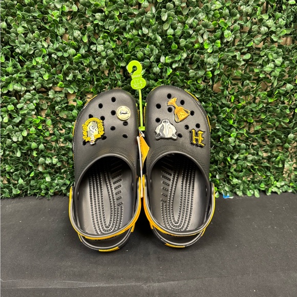 Crocs Harry Potter Hufflepuff Classic Clog - J6 - Picture 1 of 11